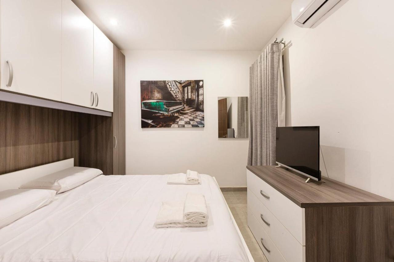 Golden Flat In San Pawl-Hosted By Sweetstay 세인트폴스베이 외부 사진