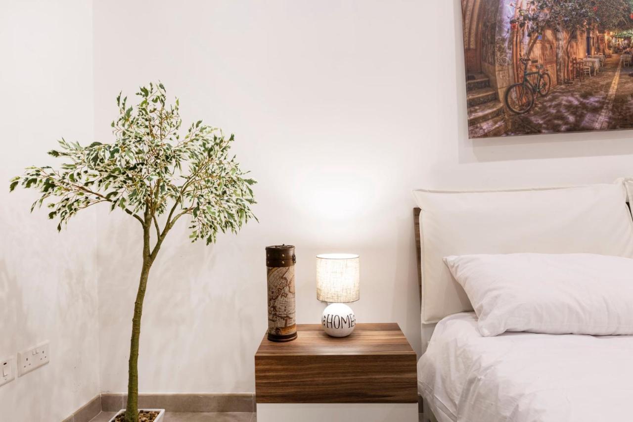Golden Flat In San Pawl-Hosted By Sweetstay 세인트폴스베이 외부 사진