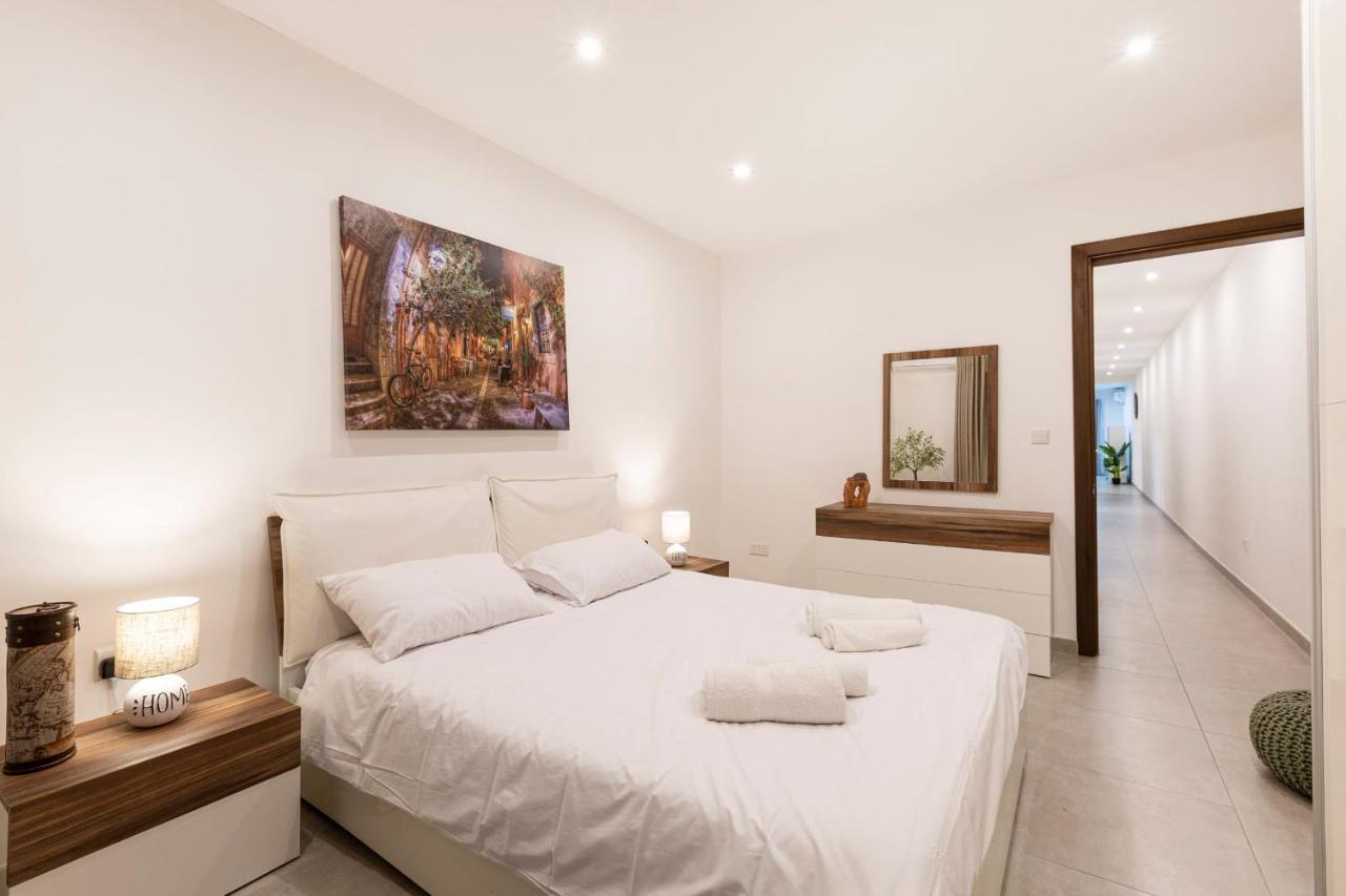 Golden Flat In San Pawl-Hosted By Sweetstay 세인트폴스베이 외부 사진