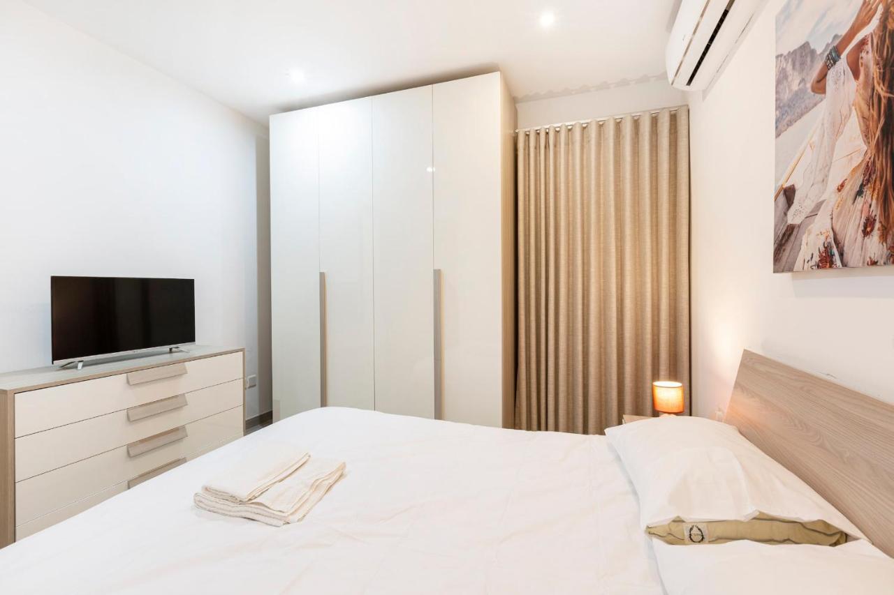 Golden Flat In San Pawl-Hosted By Sweetstay 세인트폴스베이 외부 사진