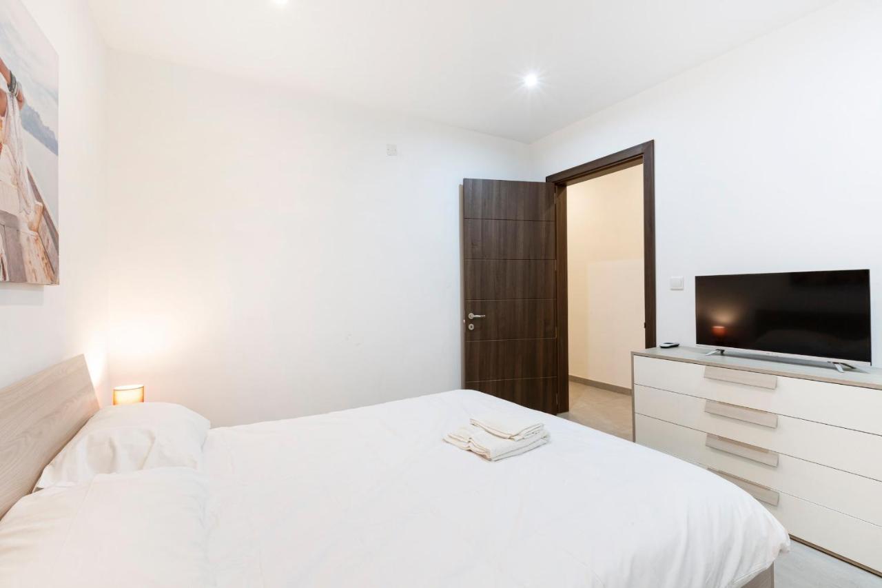 Golden Flat In San Pawl-Hosted By Sweetstay 세인트폴스베이 외부 사진
