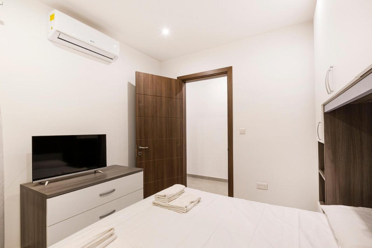 Golden Flat In San Pawl-Hosted By Sweetstay 세인트폴스베이 외부 사진
